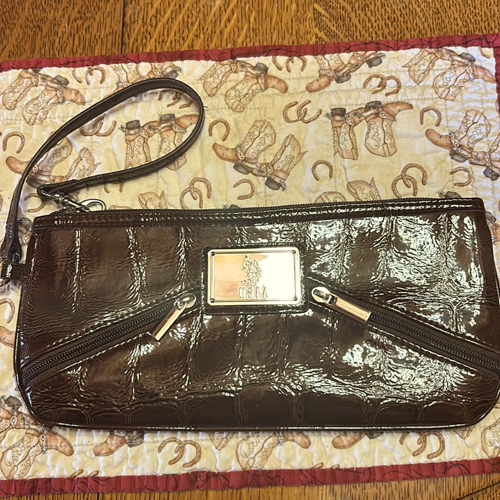 US Polo Association Alligator Vinyl Wristlet Brand New Never Used NWOT;3 Pockets